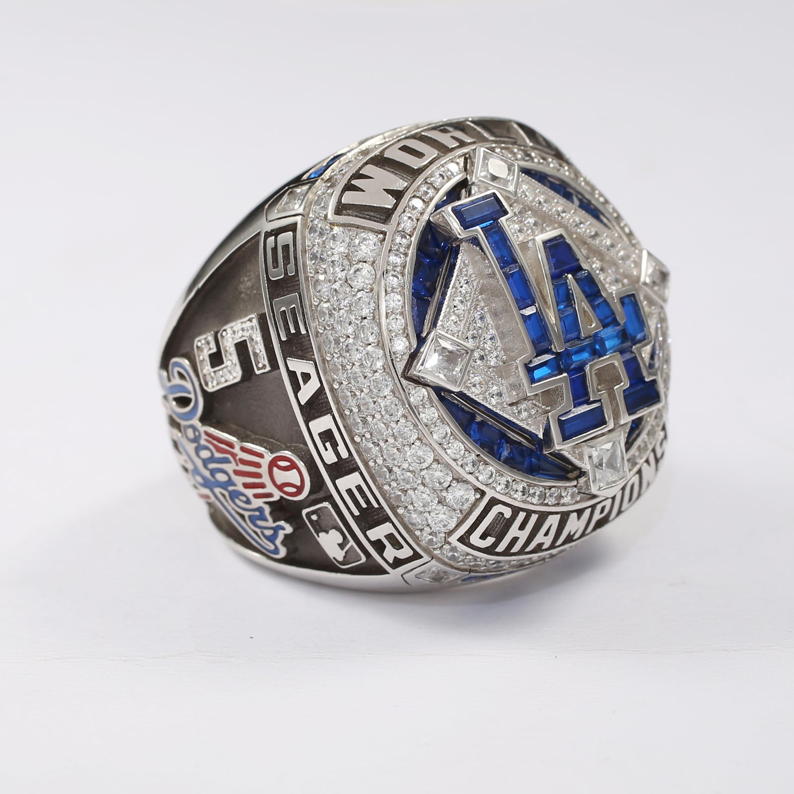 Los Angeles top Dodgers 2020 World Series Ring